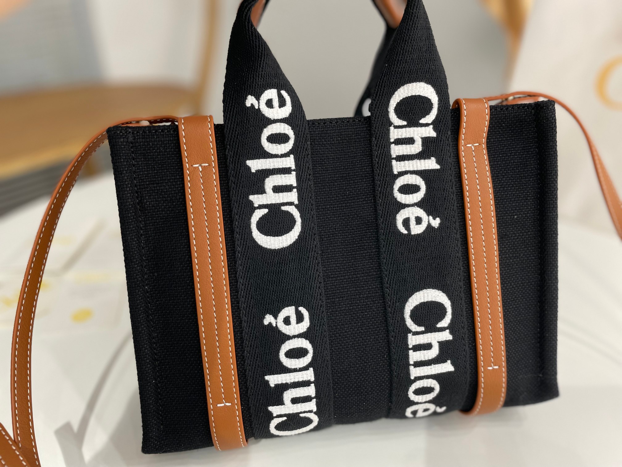 Chloe Small Woody Tote Bag In Linen